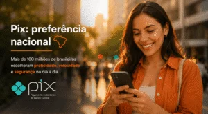 autônoma sorrindo empréstimo na hora Pix celular